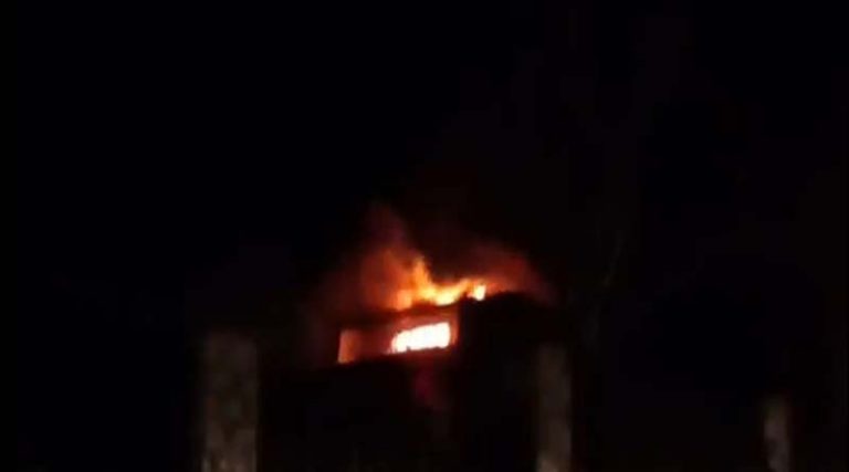 Φωτιά σε σπίτι στην Αρτέμιδα (βίντεο)
