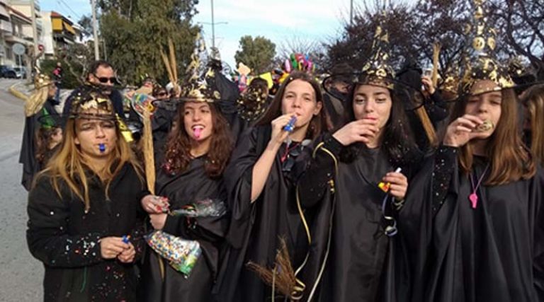 Οι μάγισσες του Παλαιστικού ξεσήκωσαν το καρναβάλι της Ραφήνας (φωτό)