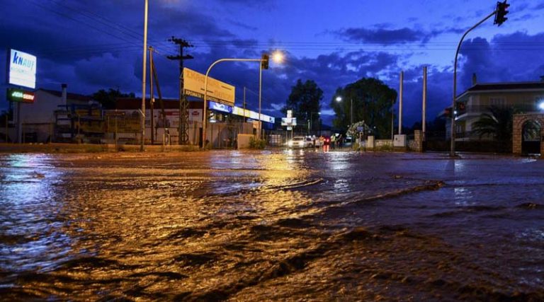 Ανησυχία για πλημμύρες στην Αν. Αττική – Η κατάσταση που επικρατεί σε Μάτι, Λαύριο & Μάνδρα (βίντεο)