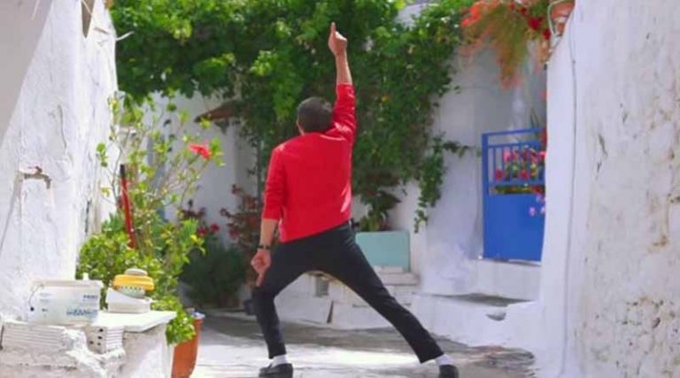 Just Μπύρες: Γιαγιάδες και παππούδες στη Κρήτη χορεύουν στον ρυθμό του Μάικλ Τζάκσον!!! (video)