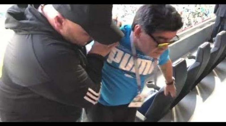 Κατέρρευσε ο Μαραντόνα μετά τη νίκη της Αργεντινής (video)