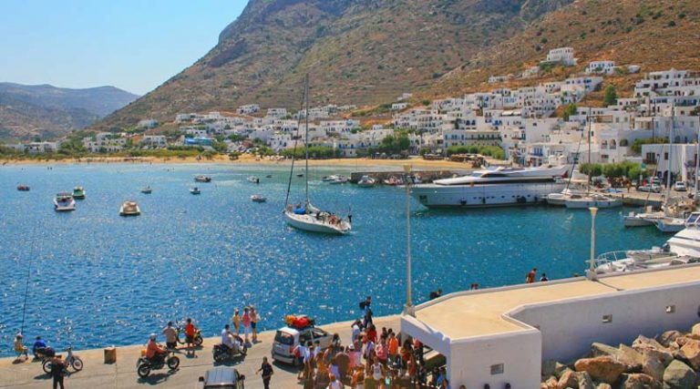 Ποιο ελληνικό νησί με υπέροχη χώρα θεωρείται κορυφαίος φθινοπωρινός προορισμός