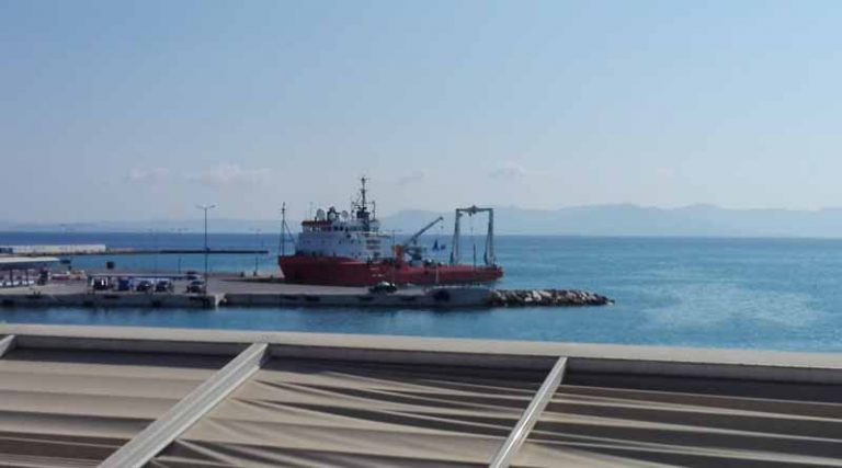 To πλοίο “Argo” στο λιμάνι της Ραφήνας (φωτό)