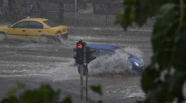 Προειδοποίηση Αρνιακού: «Συναγερμός στην Αττική – Σοβαρός κίνδυνος για πλημμύρες τις επόμενες ώρες»
