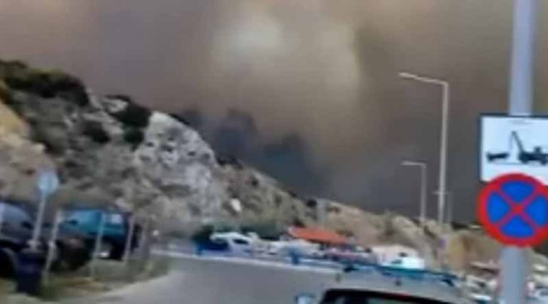 Συγκλονιστικό βίντεο: Η φωτιά στο λιμάνι της Ραφήνας και η αντίδραση των λιμενικών
