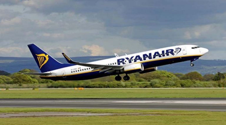 «Βόμβα» από την Ryanair: Κλείνει τη βάση της στα Σπάτα – Ποια δρομολόγια θα παραμείνουν