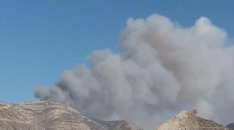 Σε εξέλιξη νέα μεγάλη πυρκαγιά στην Πάρο (video)