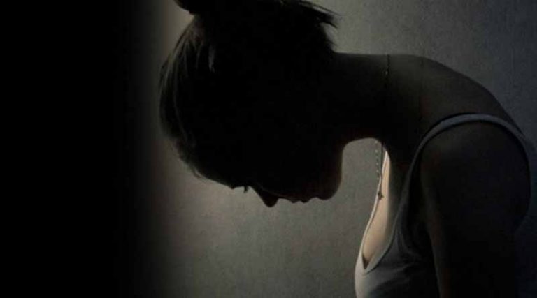 Μήνυση για βιασμό κατά του πατριού της πίσω από την «εξαφάνιση» της 20χρονης από την Πάρο
