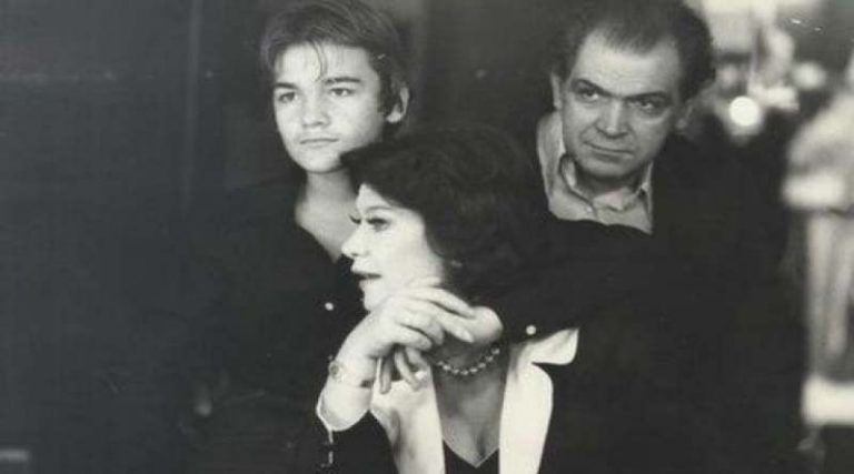Κωνσταντίνος Καζάκος: Η συγκινητική φωτογραφία του γιου του με την γιαγιά του Τζένη Καρέζη που δεν γνώρισε ποτέ