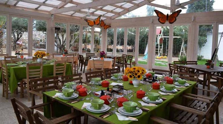 Μagic Garden στη Ραφήνα: Ελάτε στο φιλόξενο “Lounge” να απολαύσετε τον καφέ ή το ποτό σας