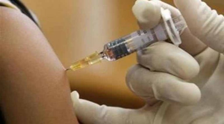 Κορονοϊός: Ανοικτό το ενδεχόμενο να είναι υποχρεωτικός εμβολιασμός λέει ο Πέτσας