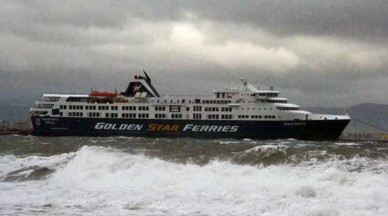 Κακοκαιρία: Δείτε το “Golden Star Ferries Andros” να δαμάζει τα κύματα (video)