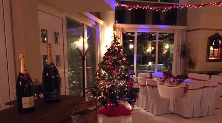 Ρεβεγιόν Χριστουγέννων στο Oceanis restaurant με πλούσιο μενού και όμορφη μουσική