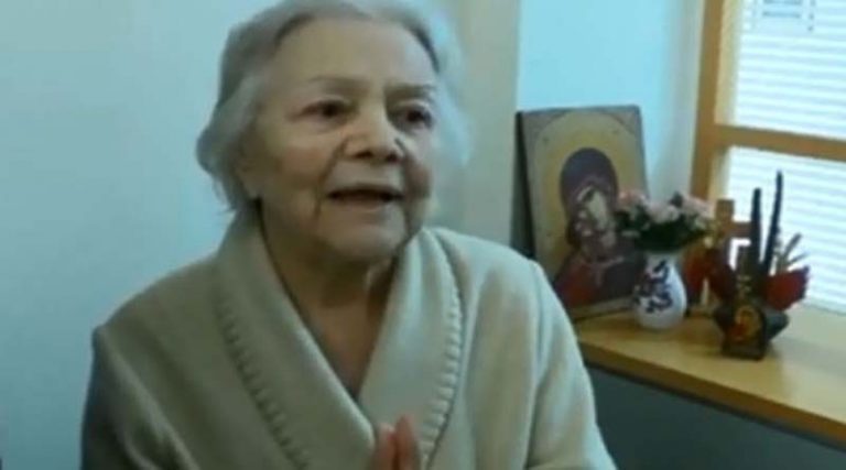 Η Μαίρη Λίντα τραγούδησε στην πασχαλινή γιορτή του Γηροκομείου Αθηνών και έκανε τους πάντες να δακρύσουν! (video)