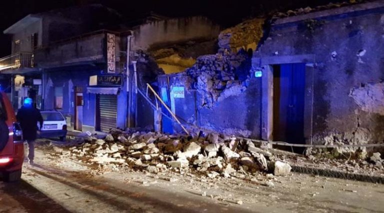 Ιταλία: Τρόμος από σεισμό 4,8 Ρίχτερ – Κατέρρευσαν σπίτια, εγκλωβίστηκαν άνθρωποι