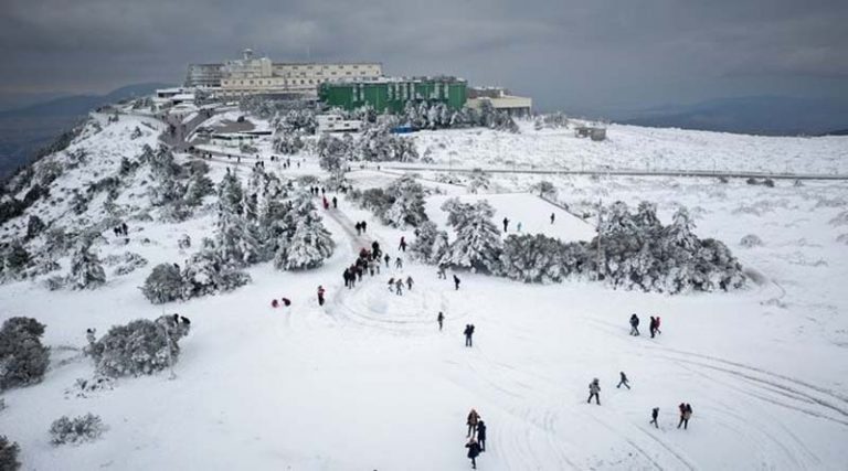 Μαγευτικές εικόνες: Η χιονισμένη Πάρνηθα από ψηλά