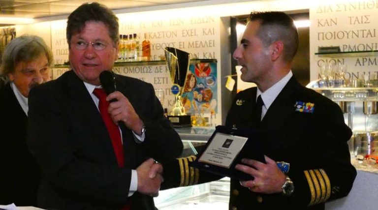 H Golden Star Ferries έκοψε την πρωτοχρονιάτικη πίτα της και βράβευσε τα πληρώματα & τον Λιμενάρχη Ραφήνας