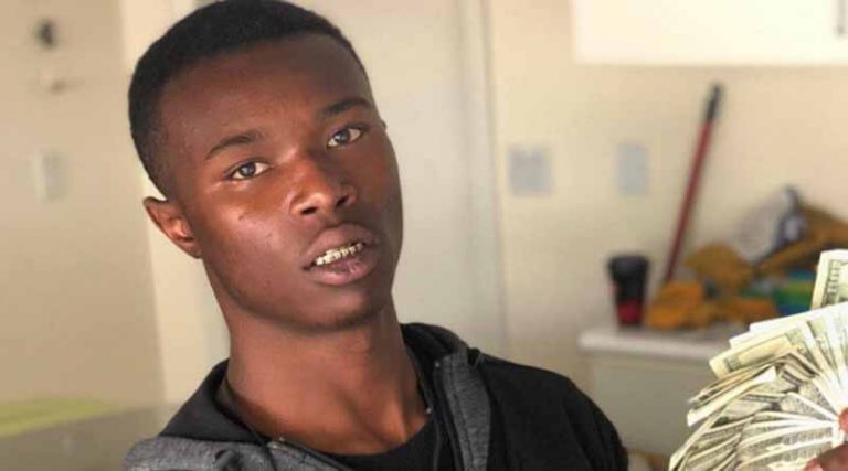 Γάζωσαν 20χρονο ράπερ γιατί… αποκοιμήθηκε στο αυτοκίνητό του
