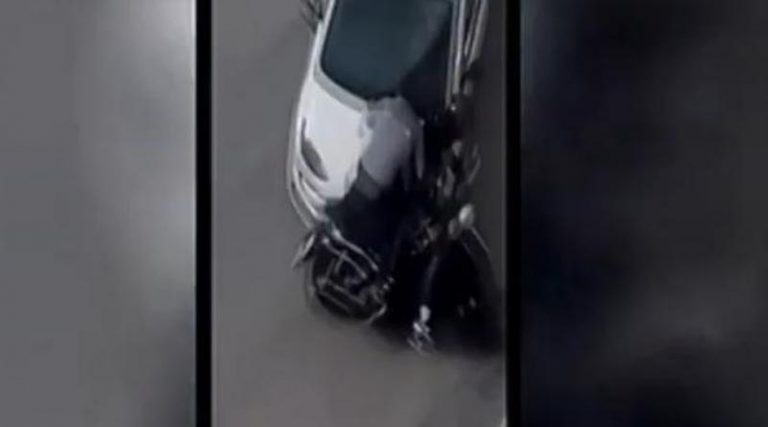 Απίστευτη καταδίωξη ληστών στα Σπάτα  – Του έκλεψαν την τσάντα και τους κυνήγησε με το αυτοκίνητο (βίντεο)