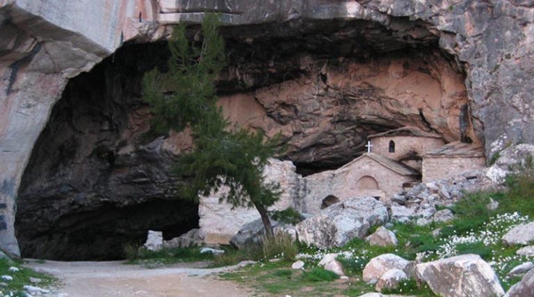 Η Πεζοπορική Ομάδα Αρτέμιδος την Κυριακή στην Σπηλιά του Νταβέλη στην Πεντέλη