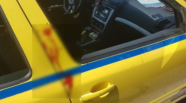 Πειθαρχική δίωξη από την Περιφέρεια Αττικής, στον οδηγό ταξί που άφησε αβοήθητη τη γυναίκα που πυροβολήθηκε