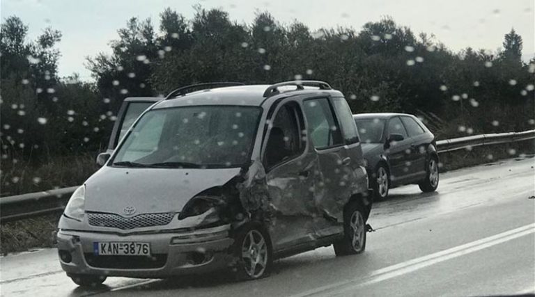 Απίστευτη καραμπόλα – Σοκαριστικές εικόνες από το σημείο του ατυχήματος (φωτό)