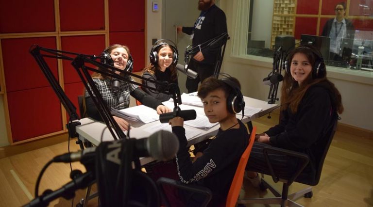 Η πρώτη ραδιοφωνική εκπομπή της περιβαλλοντικής ομάδας του 1ου Γυμνασίου Ραφήνας (βίντεο)