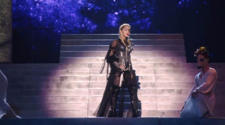 Eurovision 2019: Η κίνηση της Μαντόνα στη σκηνή που εξόργισε τους διοργανωτές (video)