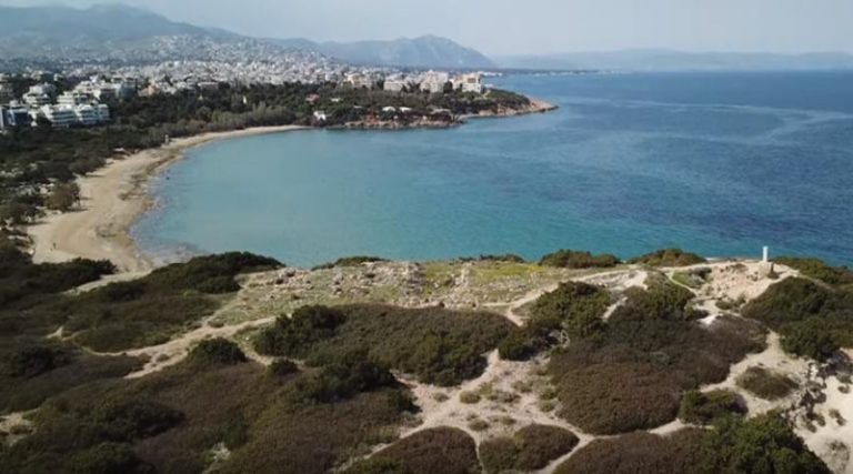 Ασκητάριο Ραφήνας: Το προϊστορικό Άγιο Όρος της Αττικής με την υπέροχη θεά στο απέραντο γαλάζιο από ψηλά (βίντεο)