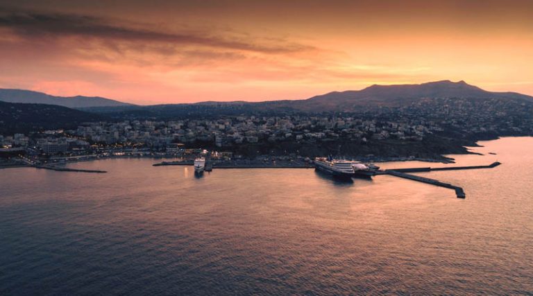 Το λιμάνι της Ραφήνας το δειλινό (φωτό)