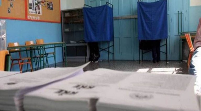 Χαμός σε εκλογικό κέντρο:  Δεν έπαιρνε άλλα ψηφοδέλτια εκτός του ΠΑΣΟΚ!
