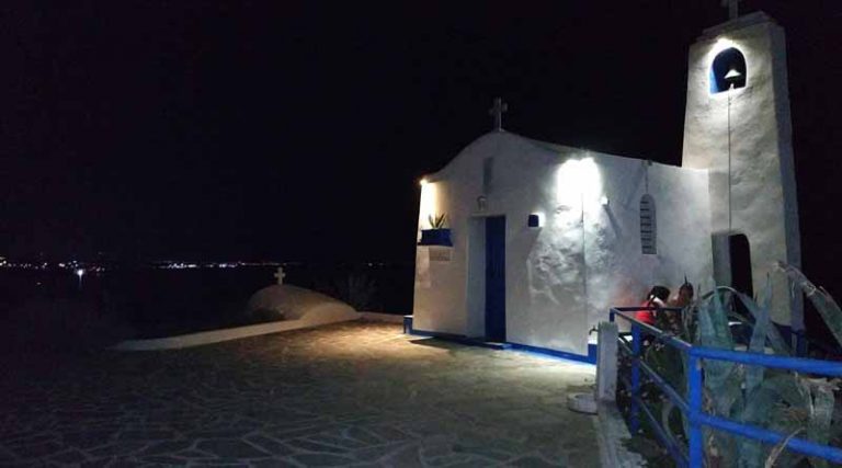 Όαση δροσιάς το βράδυ ο Άγιος Νικόλαος στη Ραφήνα