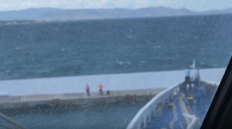 Ρεμέτζο με 6 μποφόρ στο λιμάνι της Ραφήνας (βίντεο)