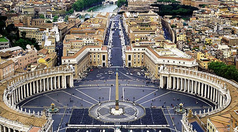 Απίστευτο περιστατικό! «Κομμάτια» δύο αγάλματα στο Βατικανό από οργισμένο τουρίστα που απαιτούσε να δει τον Πάπα!
