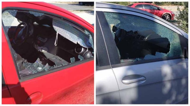 Αποκλειστικό! Επιδρομή αγνώστων σε παρκαρισμένα αυτοκίνητα στη Ραφήνα – Τα έκαναν γυαλιά καρφιά (φωτό)