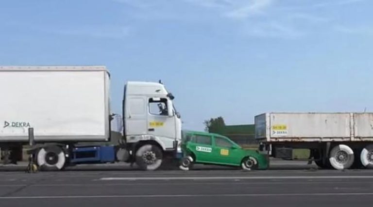 Σοκαριστικό crash test: Φορτηγά καταστρέφουν ΙΧ με μόλις 43 χλμ/ώρα ! (video)