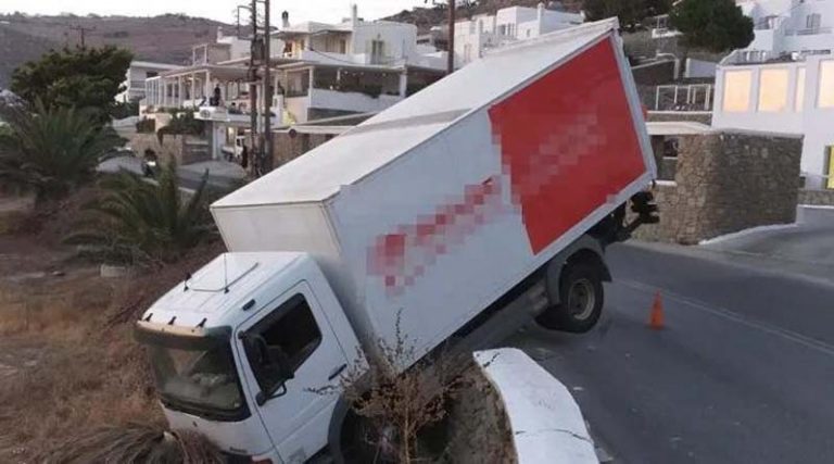 «Τρελό» φορτηγό βρέθηκε στο χωράφι… (φωτό)