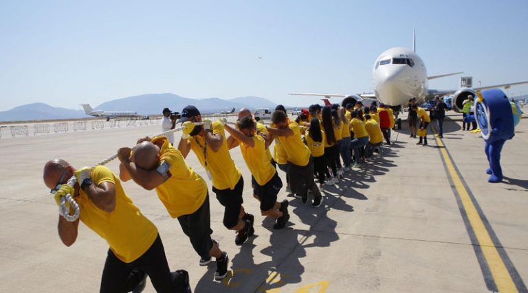Σπάτα: Γιατί τραβούσαν αεροπλάνο οι εργαζόμενοι στο «Ελ. Βενιζέλος»; (φωτό)