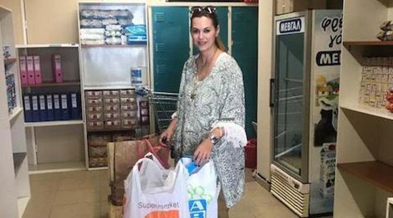 Έξι σακούλες τρόφιμα για το Κοινωνικό Παντοπωλείο Ραφήνας (φωτό)