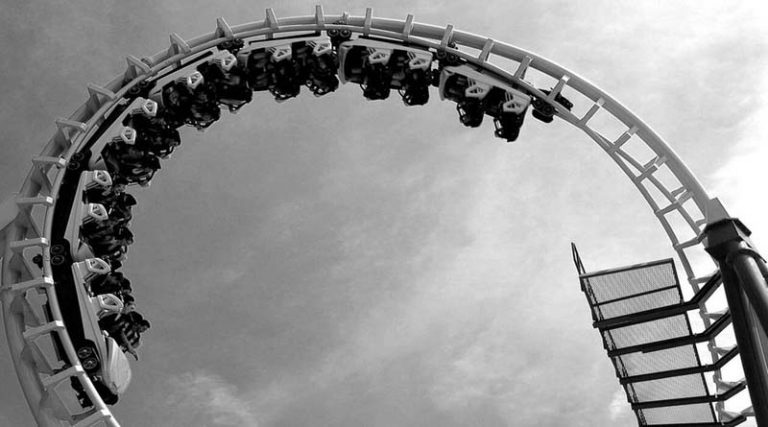 Λούνα παρκ ζητά από τους επισκέπτες… να μην ουρλιάζουν στο roller coaster λόγω κορονοϊού!