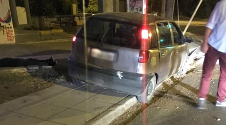 Αρτέμιδα: Αυτοκίνητο καρφώθηκε σε κολόνα – Δύο τραυματίες! (φωτό)
