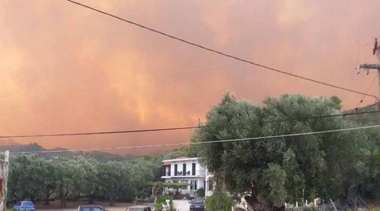 Μεγάλη φωτιά στη Ζάκυνθο: Κάηκε σπίτι στο Κερί – Ενισχύονται συνεχώς οι δυνάμεις της Πυροσβεστικής