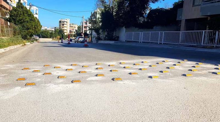 Ραφήνα: Τρόμος για οδηγό – Πέταξαν πέτρα σε διερχόμενο αυτοκίνητο στην οδό Αραφήνος κοντά σε νηπιαγωγείο!