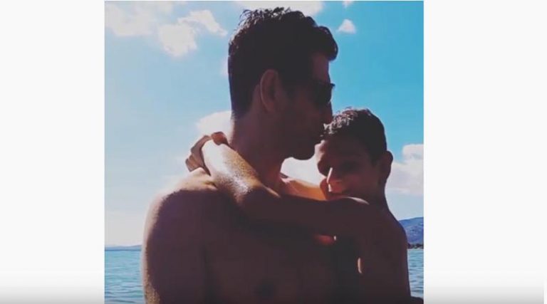 Σάκης Ρουβάς: Οι βουτιές με τον γιο του το Σαββατοκύριακο – Το βίντεο που έγινε viral!