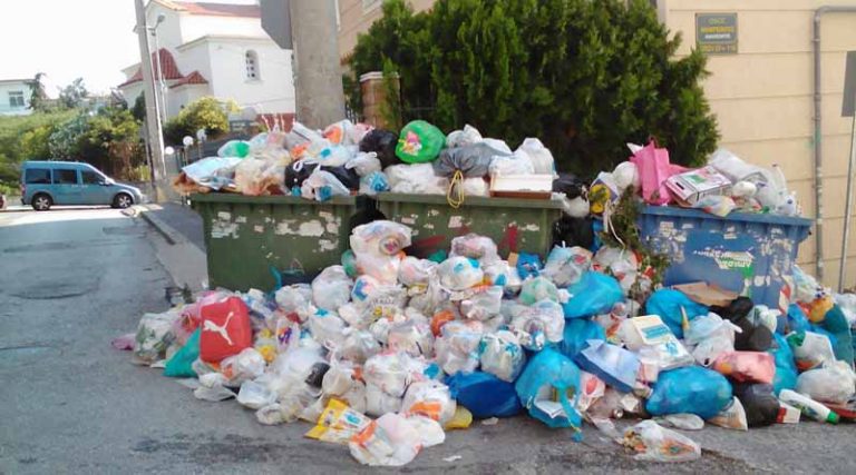 «Πρόστιμο» έως 35 ευρώ τον τόνο σε δήμους που θάβουν σκουπίδια
