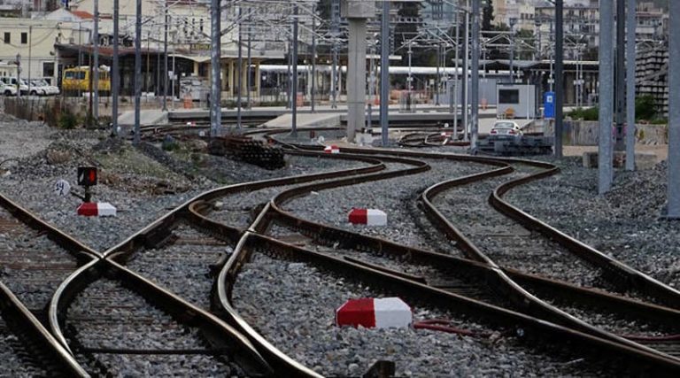 Εκτροχιασμός τρένου στην Τιθορέα- Μεγάλες καθυστερήσεις στα δρομολόγια – Δεν υπάρχουν τραυματισμοί