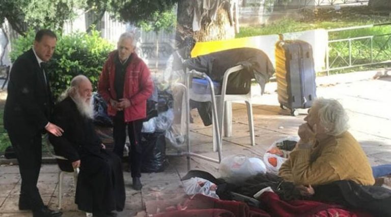 Κίνηση ανθρωπιάς από τον Αρχιεπίσκοπο Ιερώνυμο για το ζευγάρι των άστεγων ηλικιωμένων