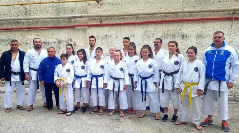 Προπονητής και αθλητές της Ακαδημίας Shotokan Karate Ραφήνας στο σεμινάριο Budo Κarate