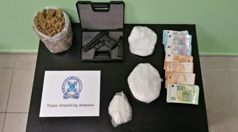Συλλήψεις για ναρκωτικά, βρέθηκαν όπλα και σπαθί