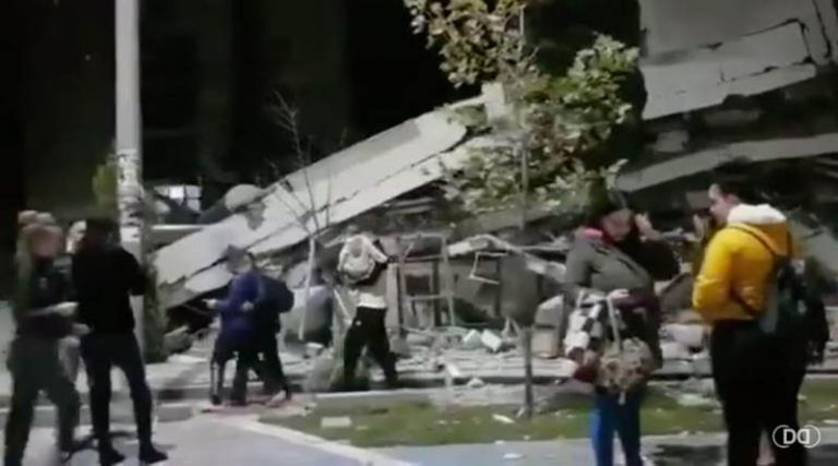 Η στιγμή που ο σεισμός των 6,4 Ρίχτερ χτυπάει την Αλβανία! (βίντεο)
